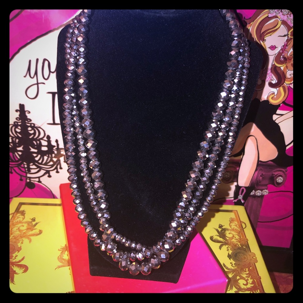 Beautiful pewter silver jewel necklace.